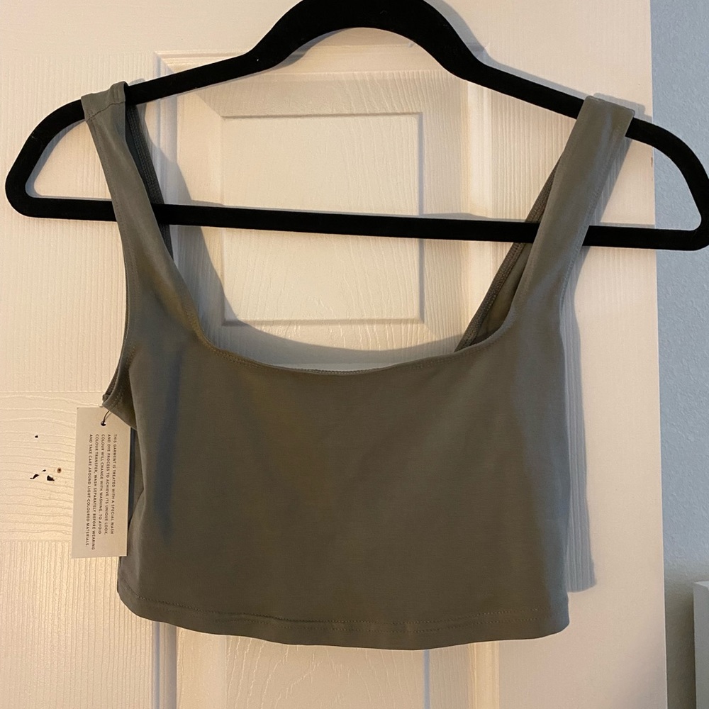 Aritzia TNA laguna tank
